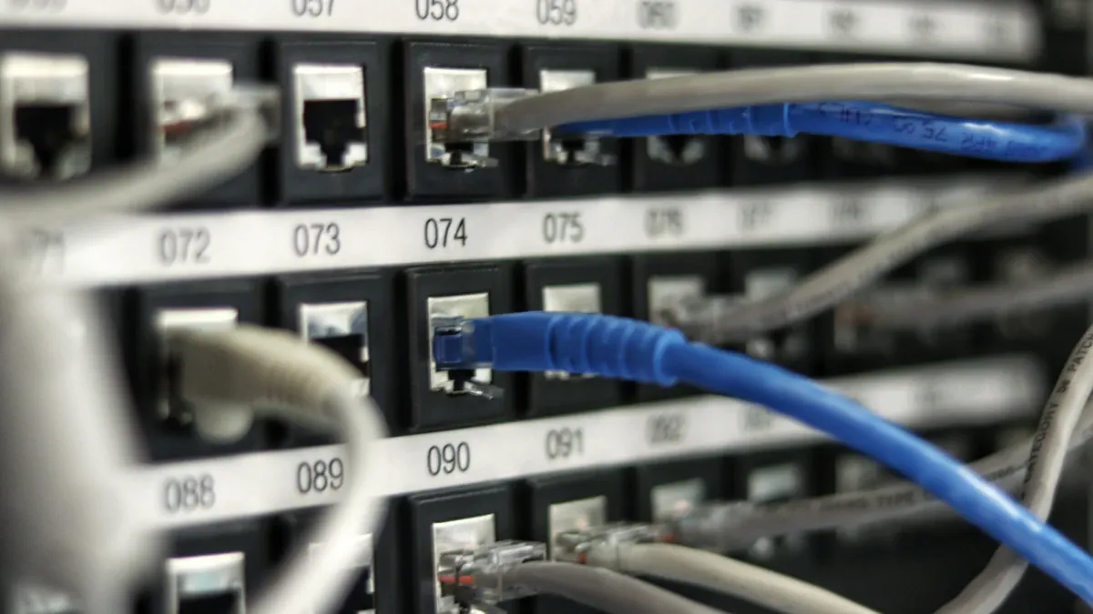 Representação conceitual de Infraestrutura de Redes & Nuvem